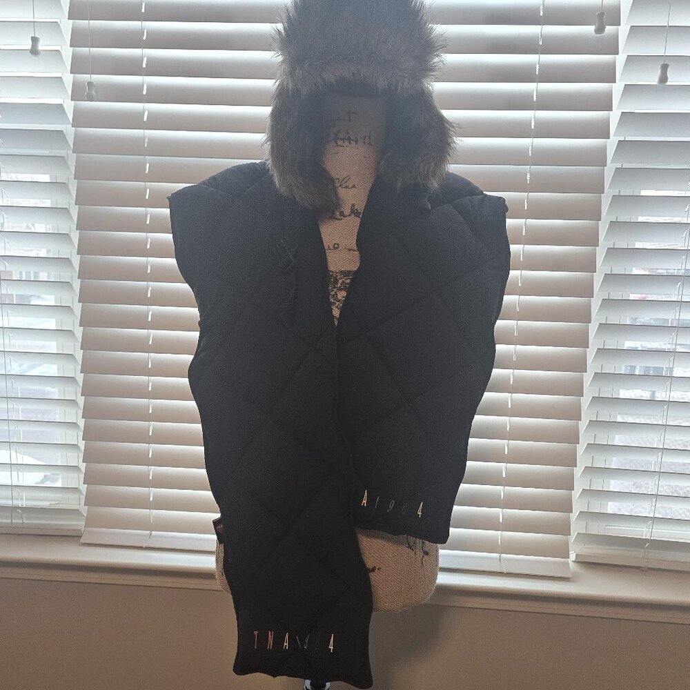 Aritzia x TNA Quilted Logo Scarf and Matching Fur Trimmed Trapper Hat NWT
